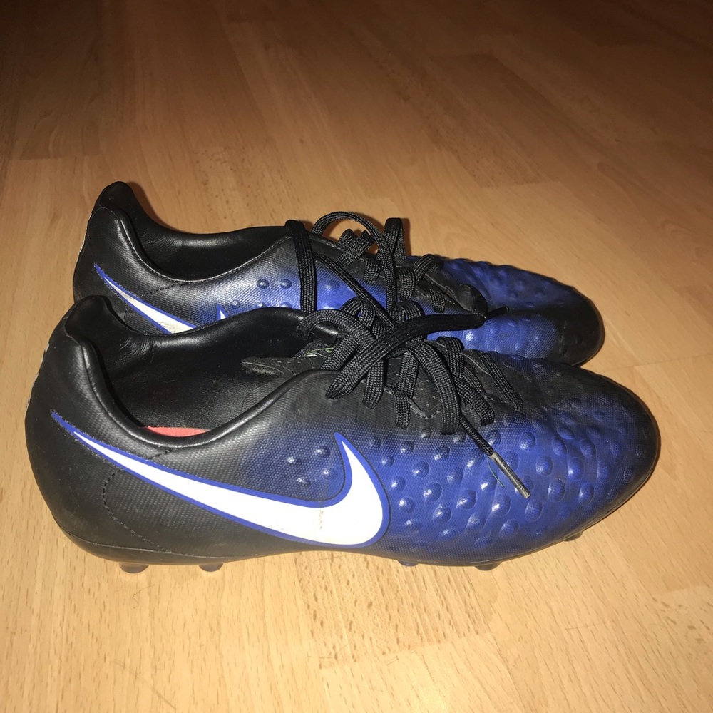 Nike boys cleats!